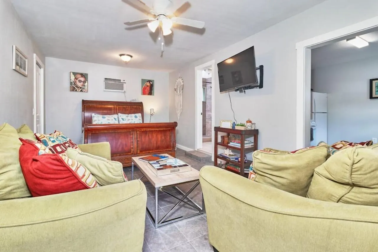 Hidden Gem Effiency Studio Perfect Location Tampa